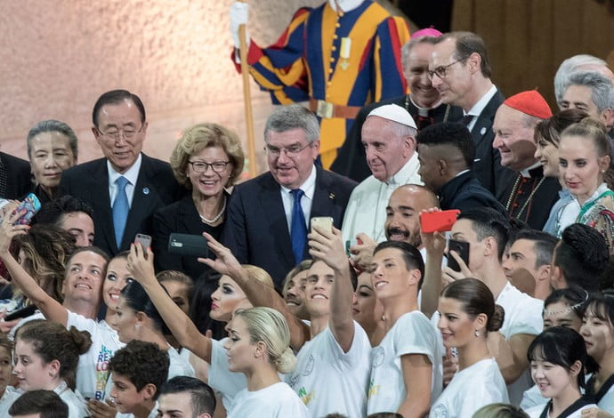 Thomas Bach, Papa Francisco e o secretário-geral da ONU, Ban Ki-moon, em encontro no Vaticano (Foto: COI / Greg Martin) Thomas Bach, Papa Francisco e o secretário-geral da ONU, Ban Ki-moon, em encontro no Vaticano (Foto: COI / Greg Martin)