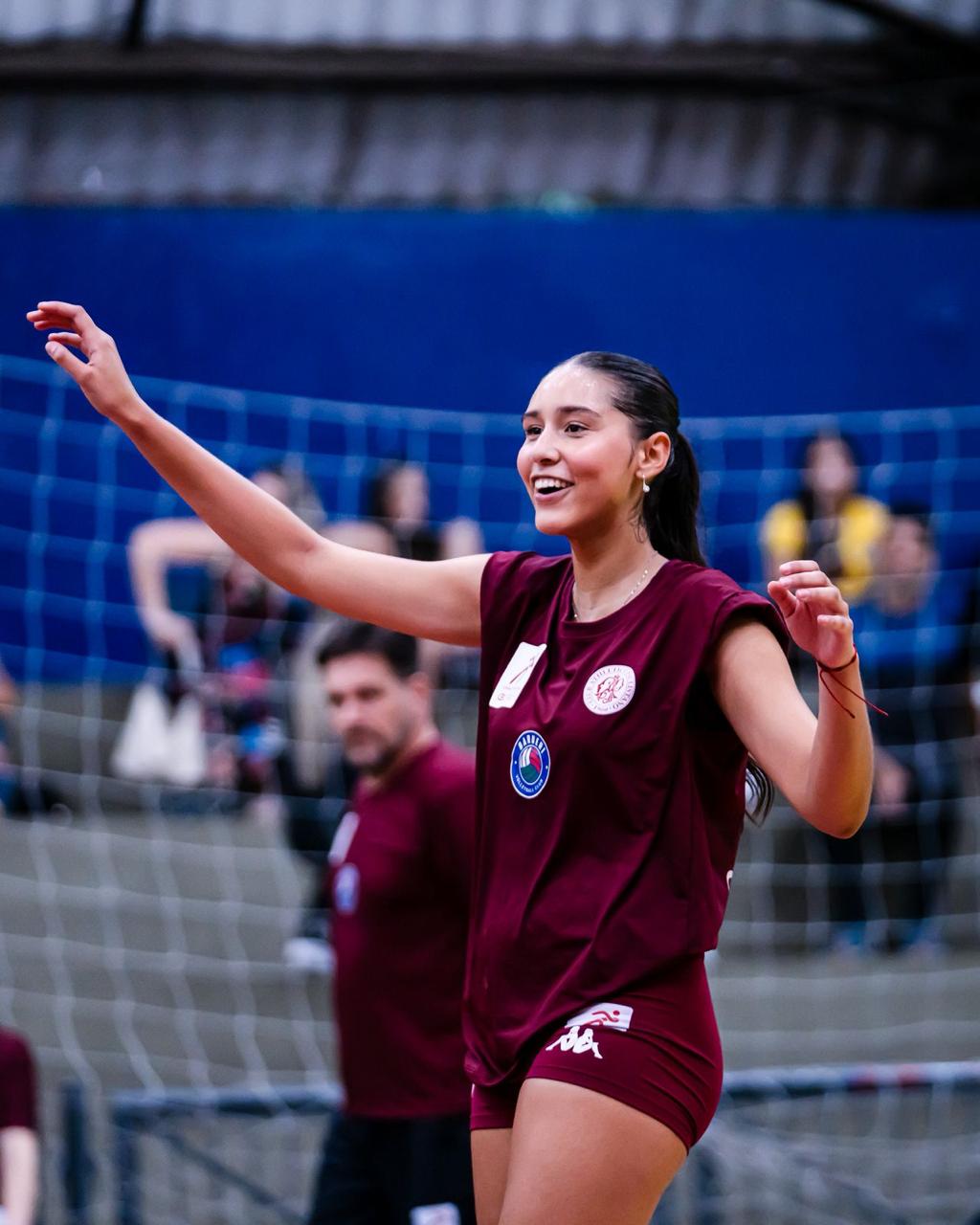 Atleta de Primavera do Leste integra Brasil em vitória no Sul-Americano de Vôlei